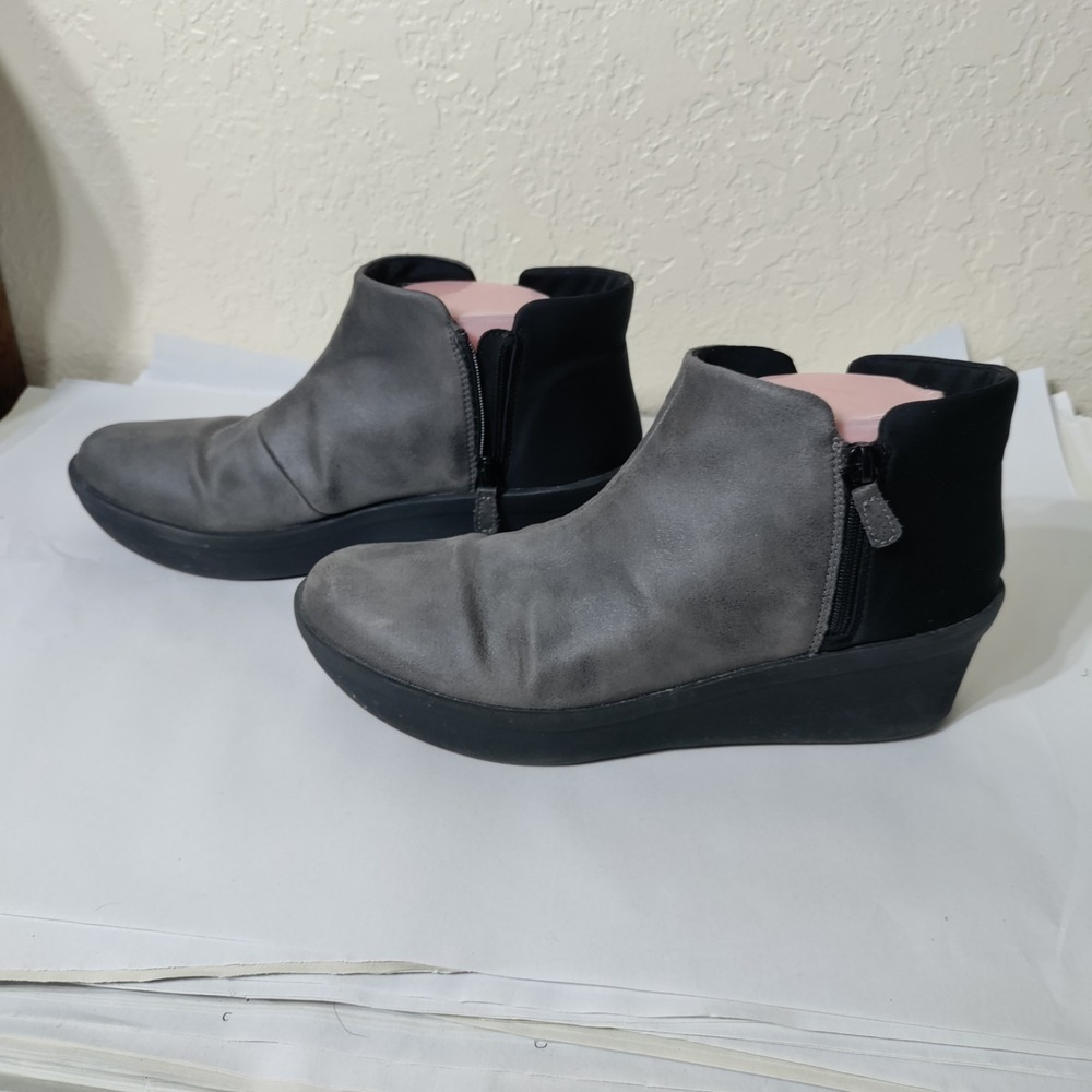 Clarks‎ Cloudsteppers Step Rose Up Ankle Boots Womens 9 Gray Wedge Comfort